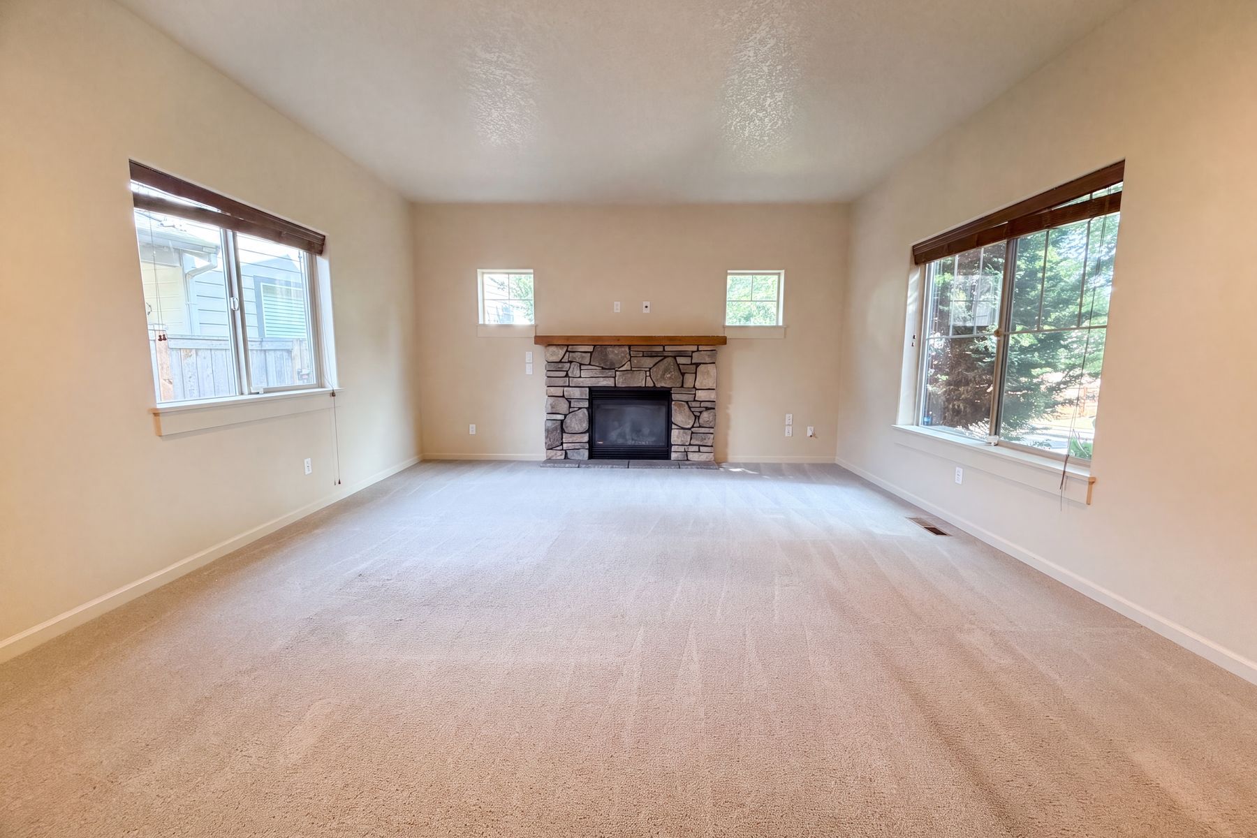Property photo 3 of 2817 SE Condor Ave