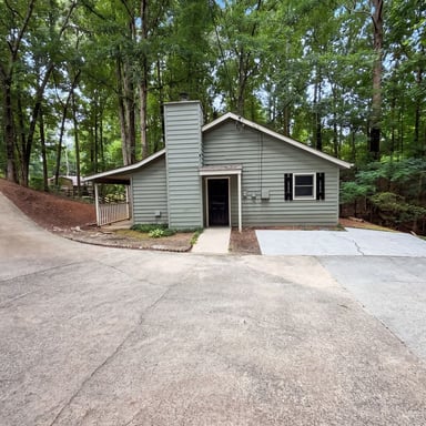 Property photo 1 of 9315 Dogwood Pl