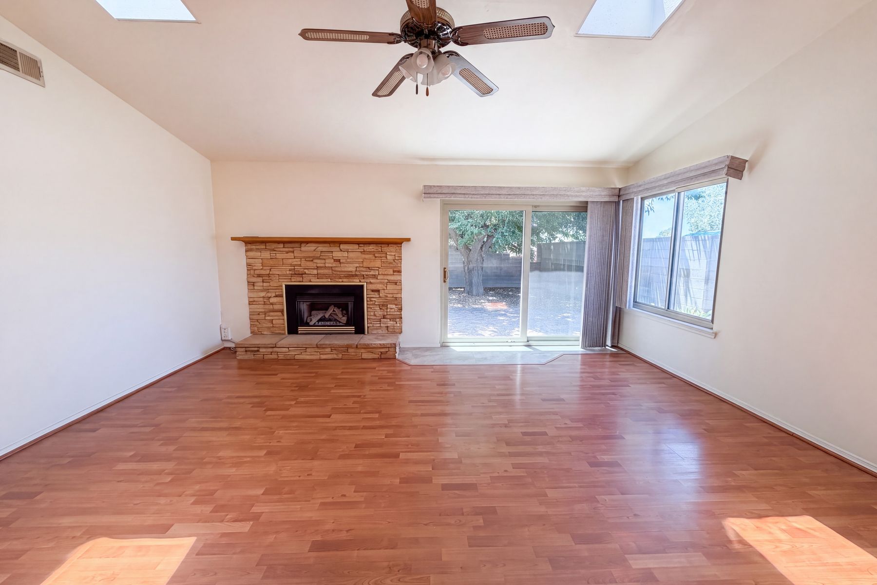 Property photo 3 of 6908 Welton Dr NE