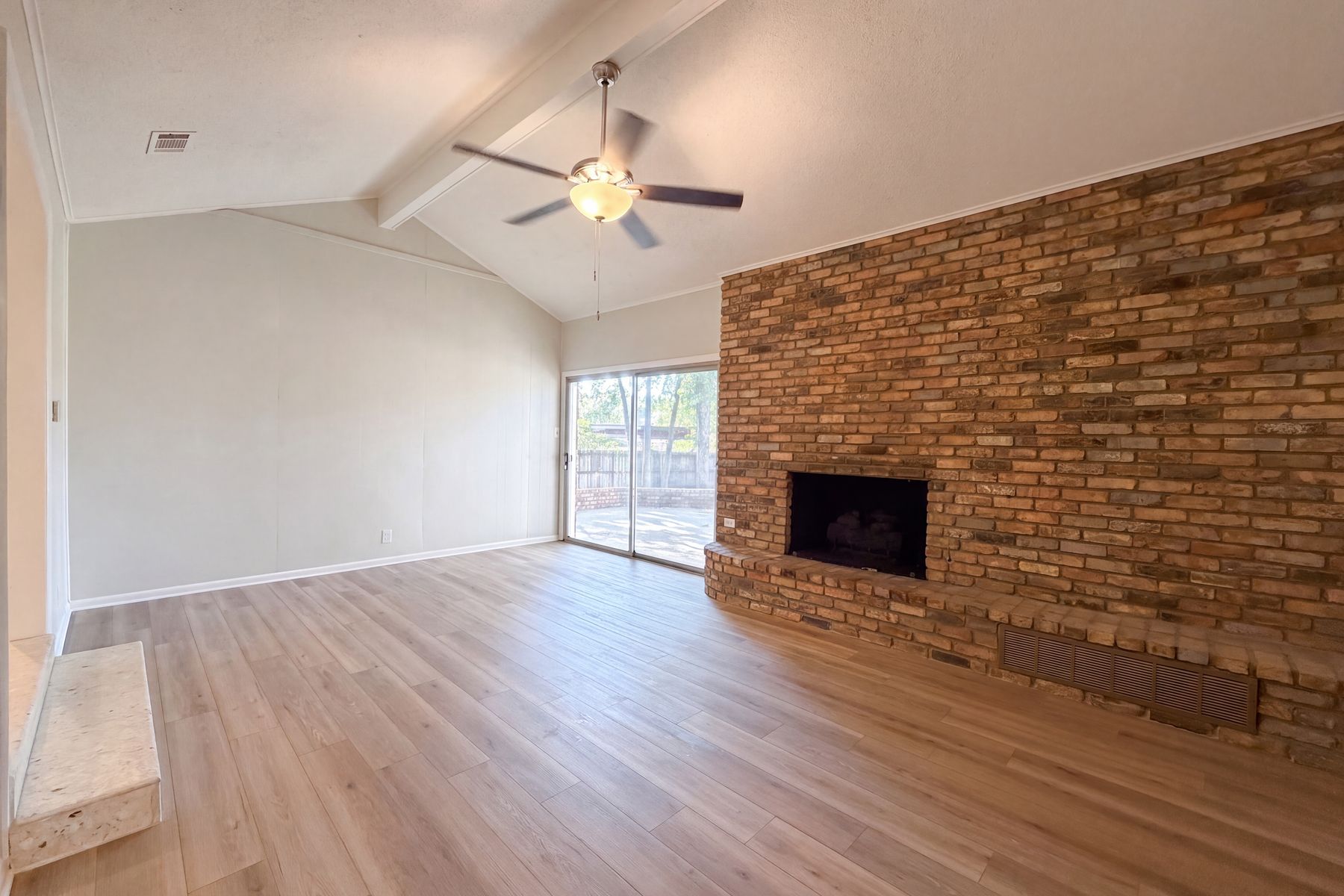 Property photo 3 of 813 Wheelwood Dr