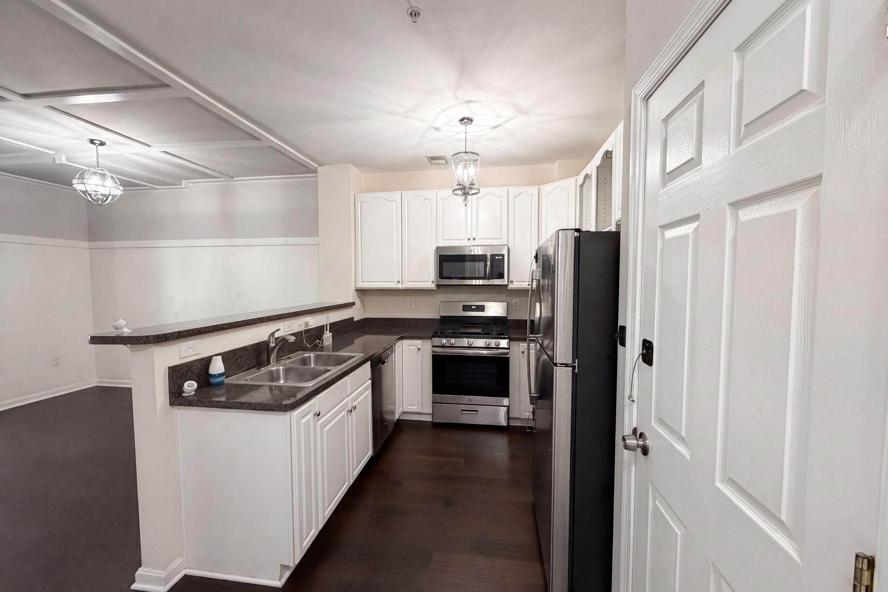 Photo 2 of 54 of 15489 Chopawamsic Ct, Woodbridge, VA