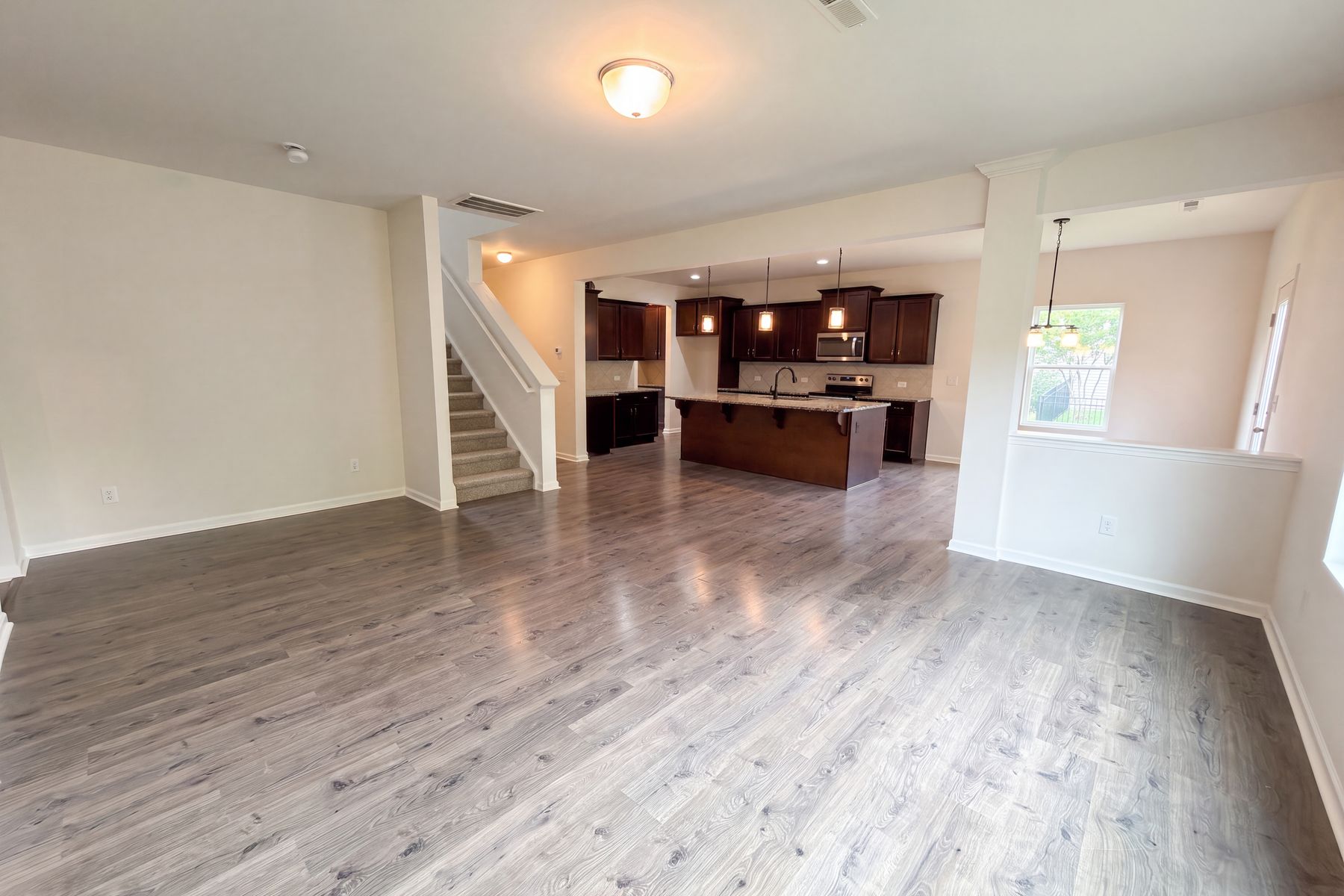 Property photo 3 of 5627 Barclay Ct