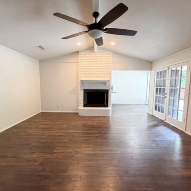 Property photo 3 of 722 S Forest Ln