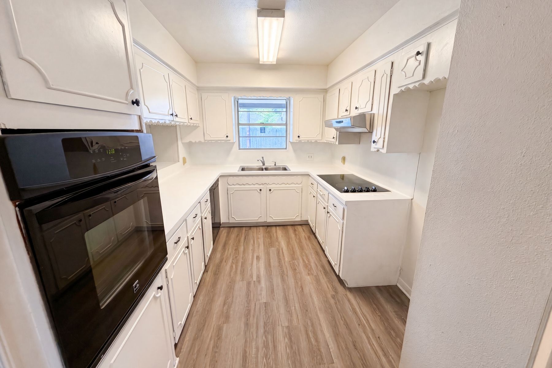 Photo 2 of 26 of 910 Luella Ave, Deer Park, TX