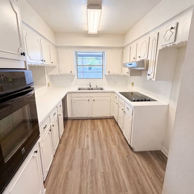 Property photo 2 of 910 Luella Ave