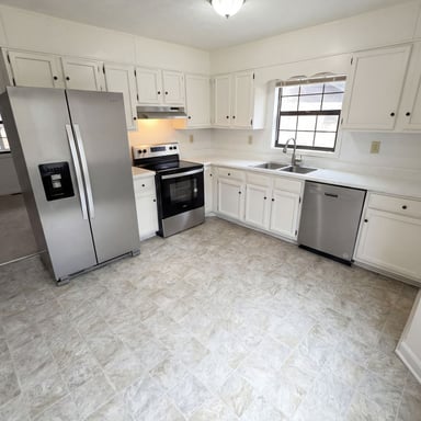 Property photo 2 of 4400 Red Cedar Ct