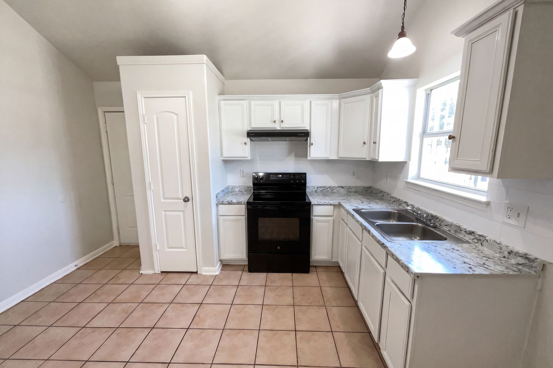Photo 2 of 17 of 236 Lawton St, San Antonio, TX