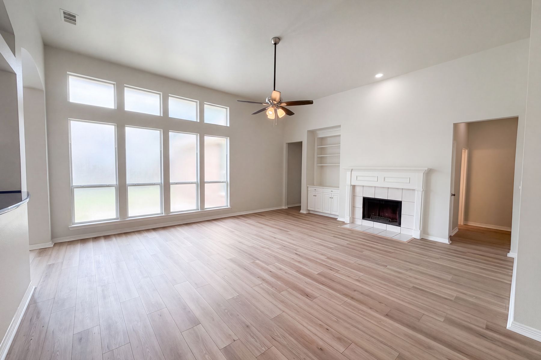 Property photo 3 of 1221 Old Oak Trl