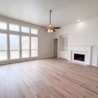 Property photo 3 of 1221 Old Oak Trl