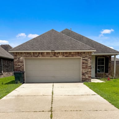 Property photo 1 of 402 Cypress Garden Dr