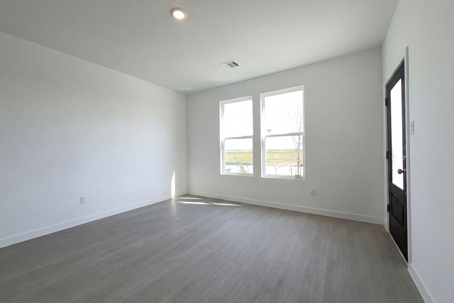 Property photo 3 of 2047 Emerald Lake Trl