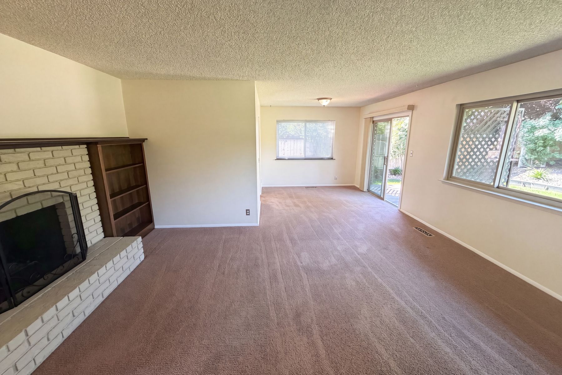 Property photo 3 of 831 Shepard Ln