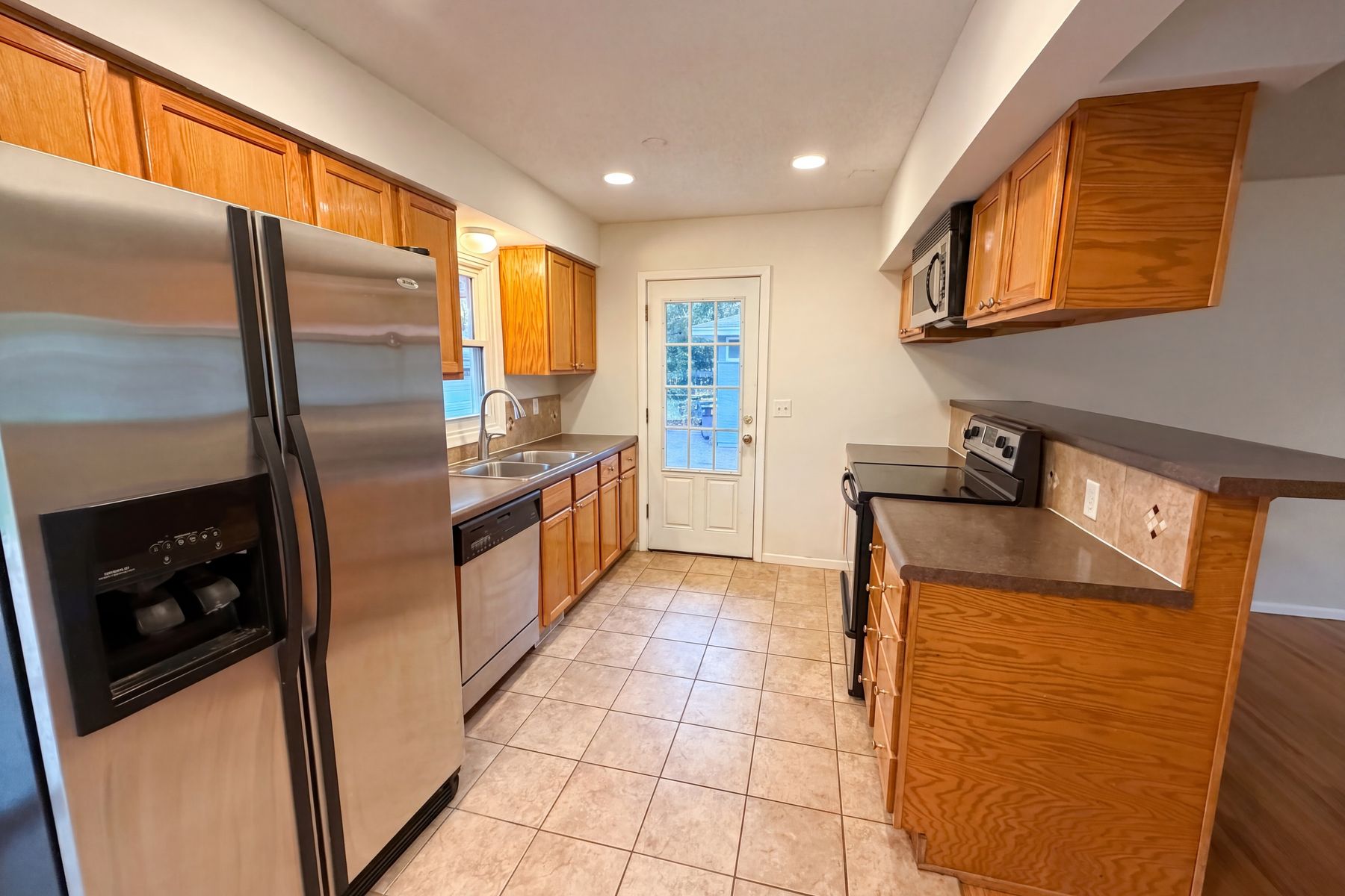 Photo 2 of 22 of 2807 Ohenry Rd, Brooklyn Center, MN