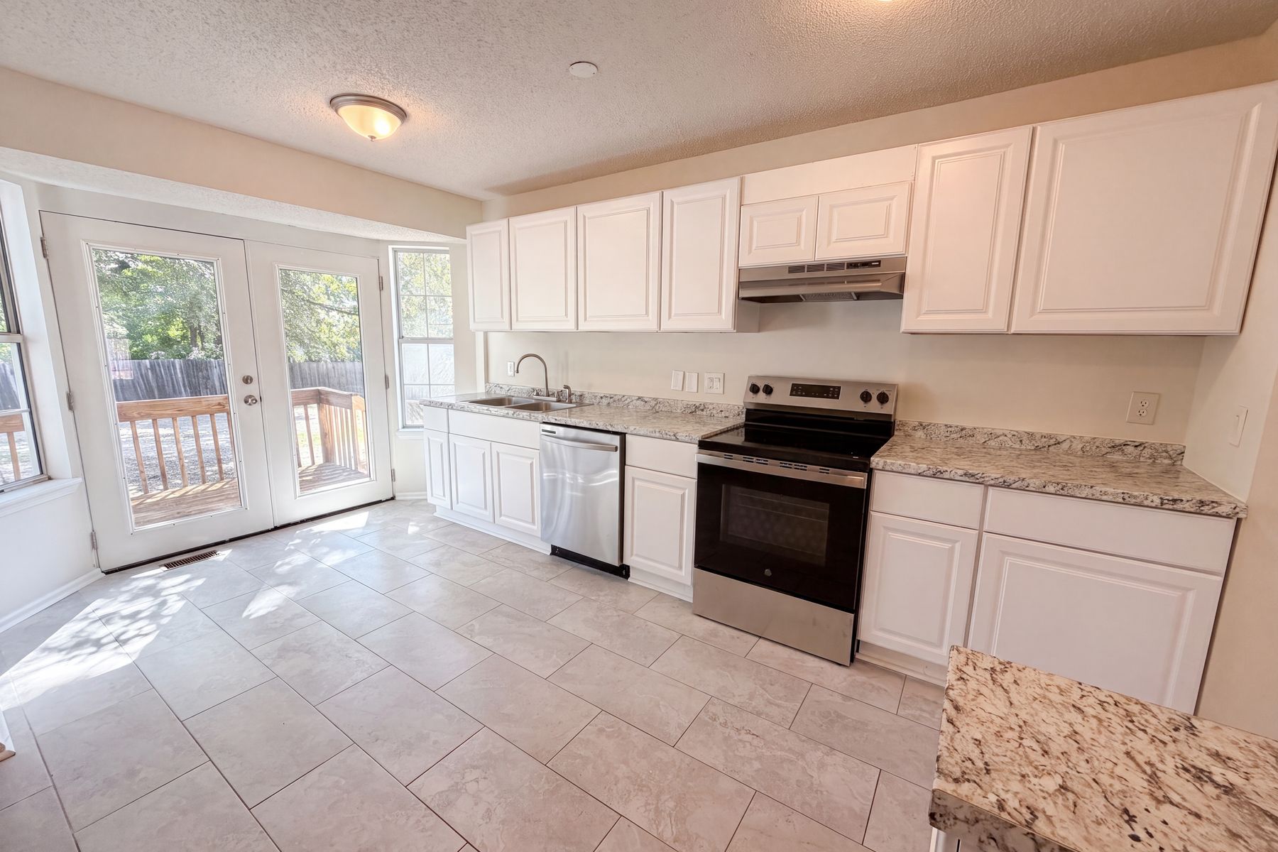 Photo 2 of 29 of 303 Bradford Ln, Columbia, SC