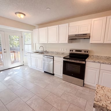 Property photo 2 of 303 Bradford Ln