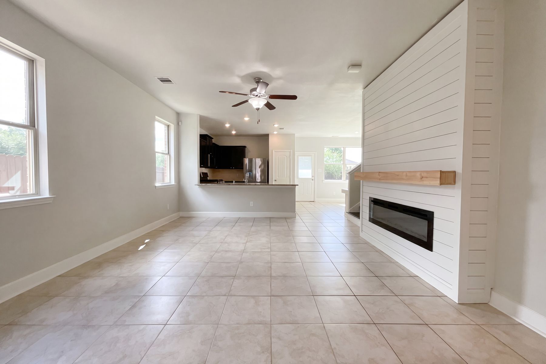 Property photo 3 of 18813 Genova Bay Ct