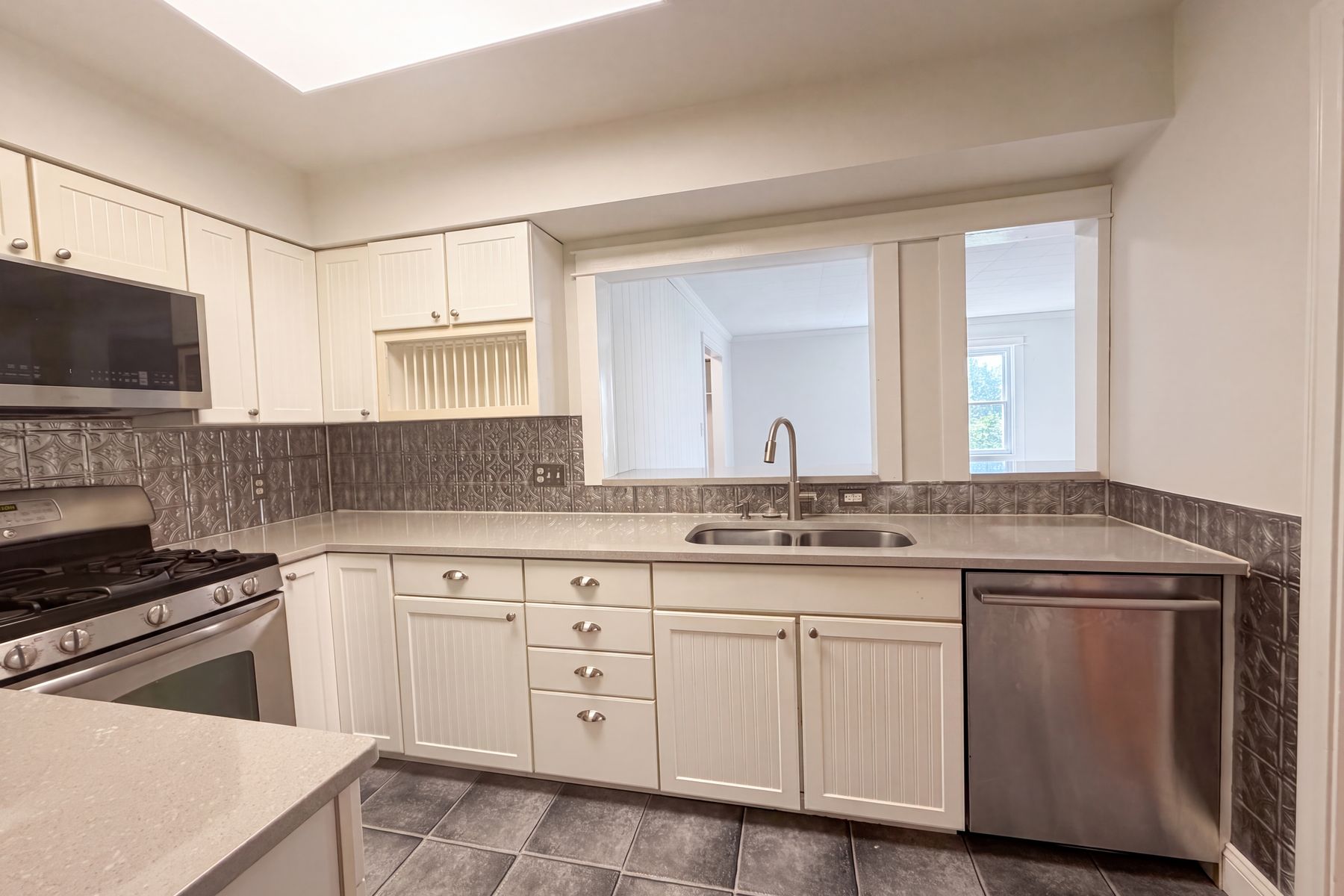 Property photo 3 of 751 Grandon Ave