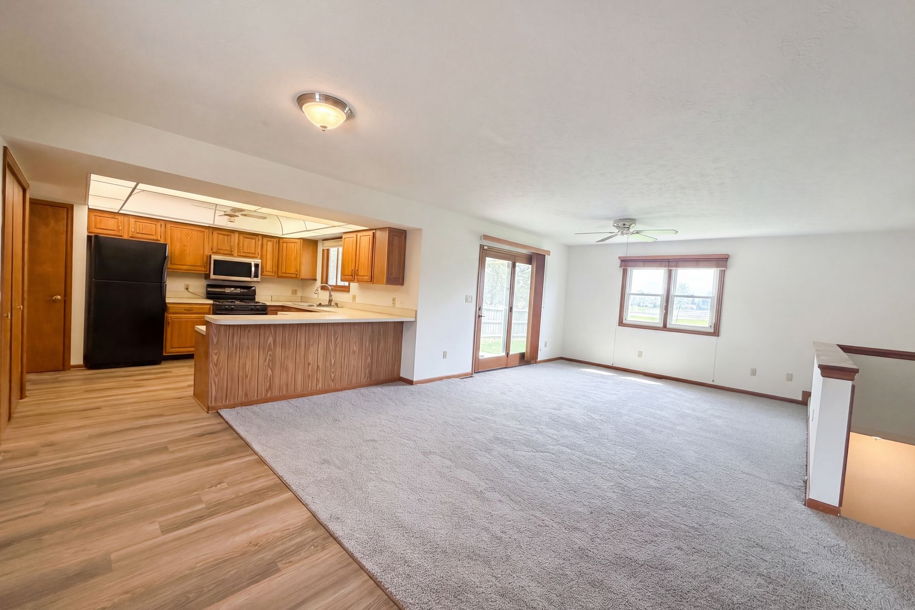 Property photo 3 of 610 Executive Blvd