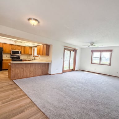 Property photo 3 of 610 Executive Blvd