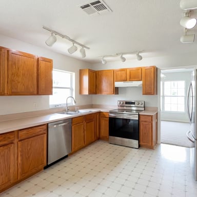 Property photo 2 of 1021 Dekleva Dr