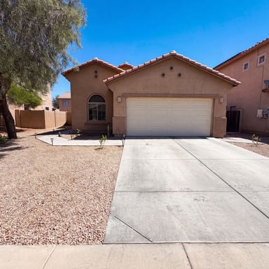 Property photo 1 of 934 E Overlin Dr