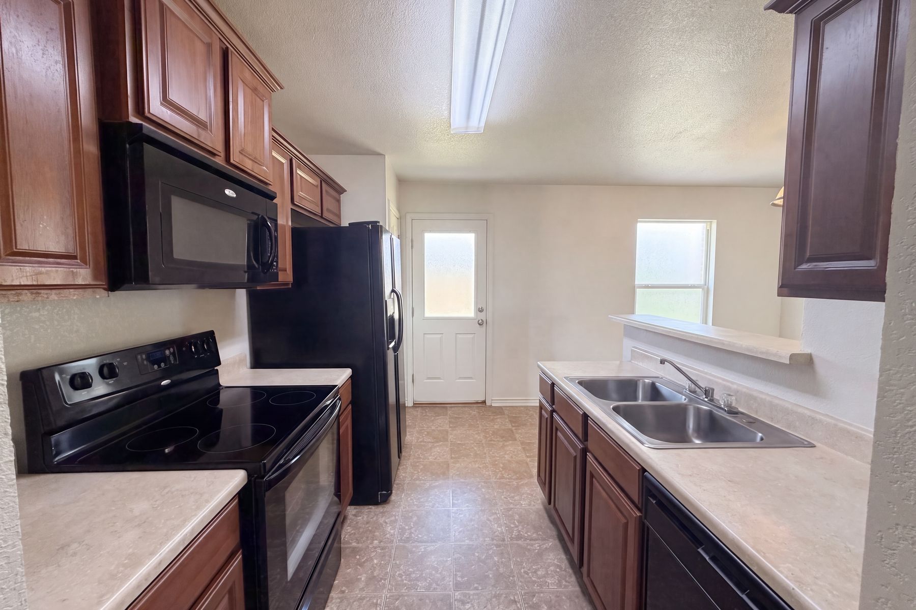 Photo 2 of 16 of 2512 Saulsbury Dr, Temple, TX