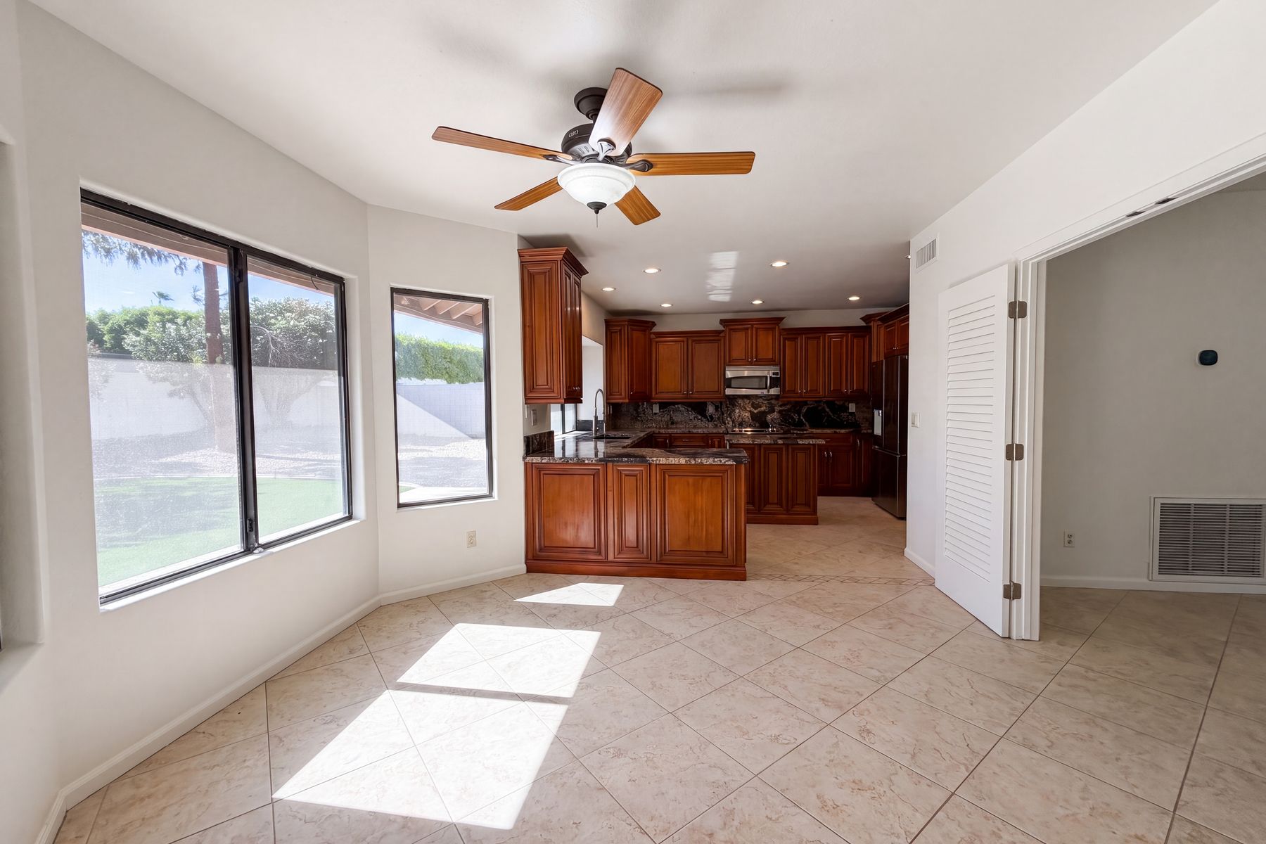 Photo 2 of 38 of 13816 N 50th St, Scottsdale, AZ