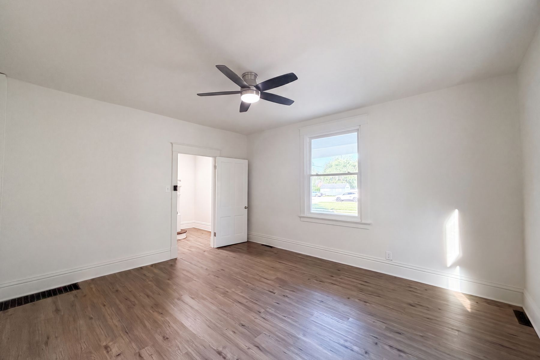 Property photo 3 of 415 N 4th St