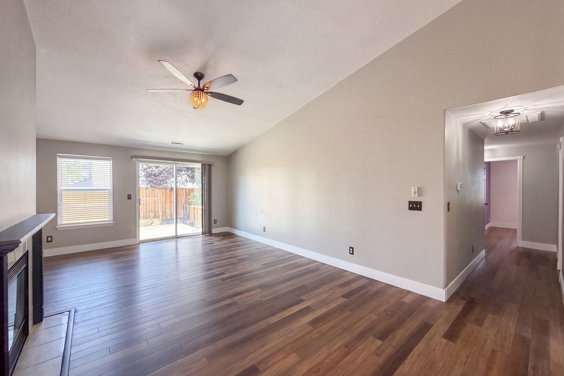Property photo 3 of 140 W 13th St
