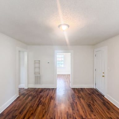Property photo 3 of 920 Elm St