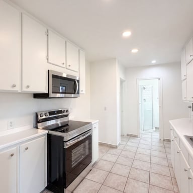 Property photo 2 of 1835 E Palm Ln