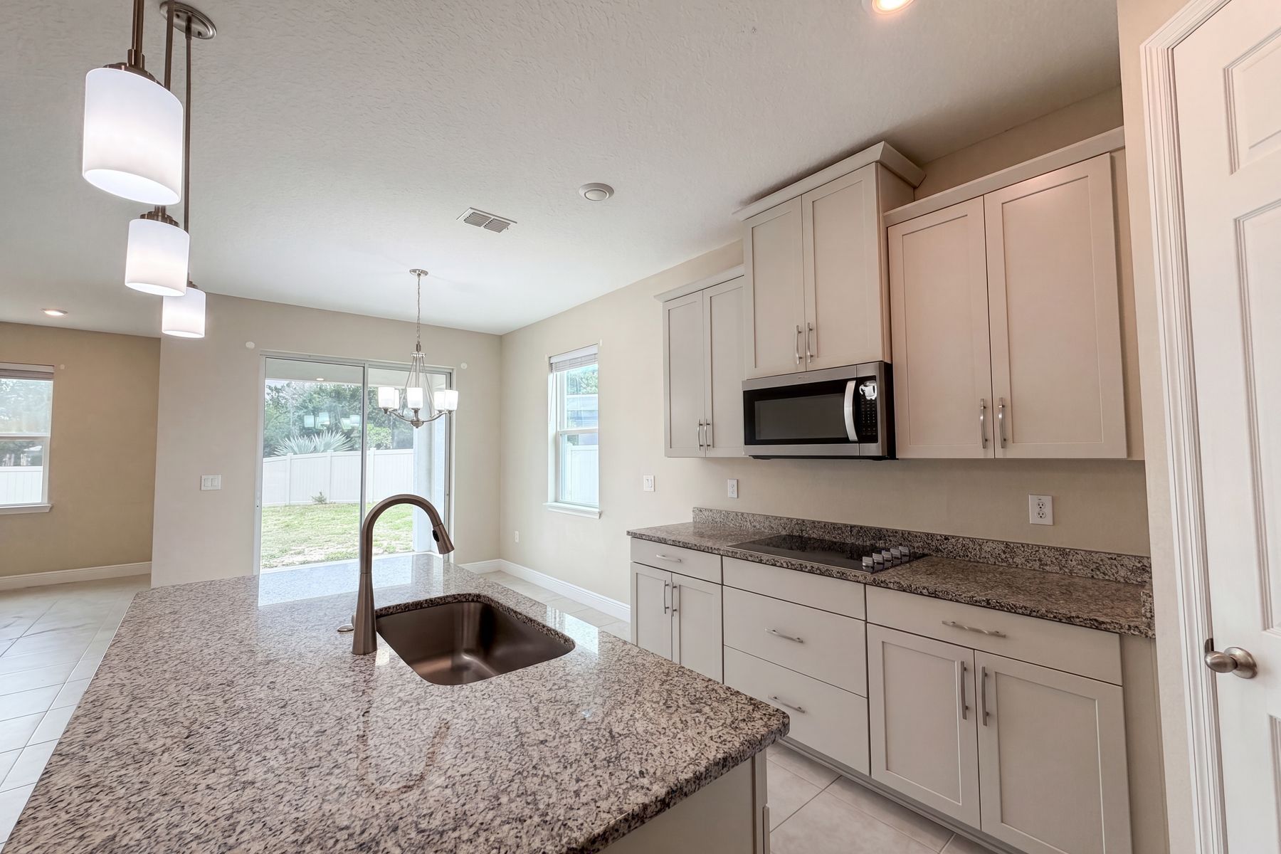 Photo 2 of 21 of 528 Bellissimo Pl, Howey In The Hills, FL