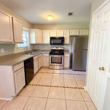 Property photo 2 of 3045 Stonebridge Creek Dr