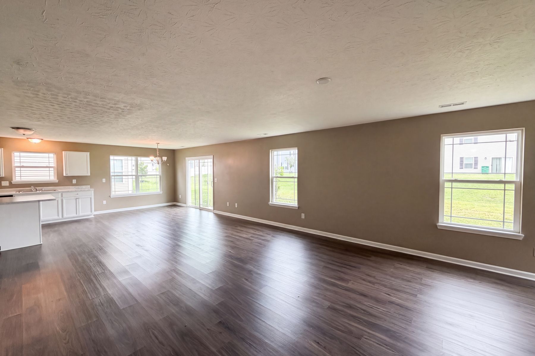 Property photo 3 of 8196 Alyssum Dr