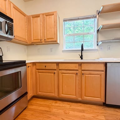Property photo 2 of 2350 Heritage Park Cir NW