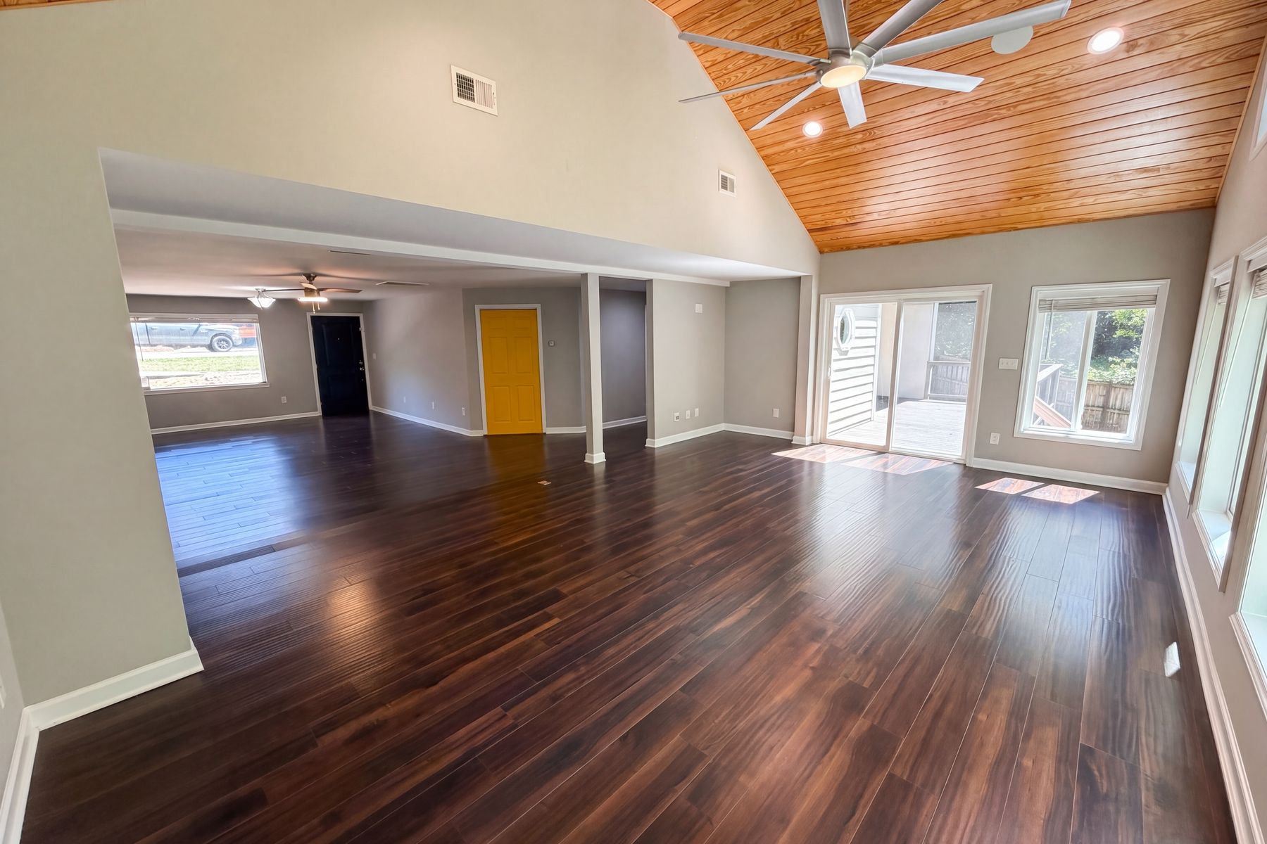 Property photo 3 of 1322 Carolyn Dr