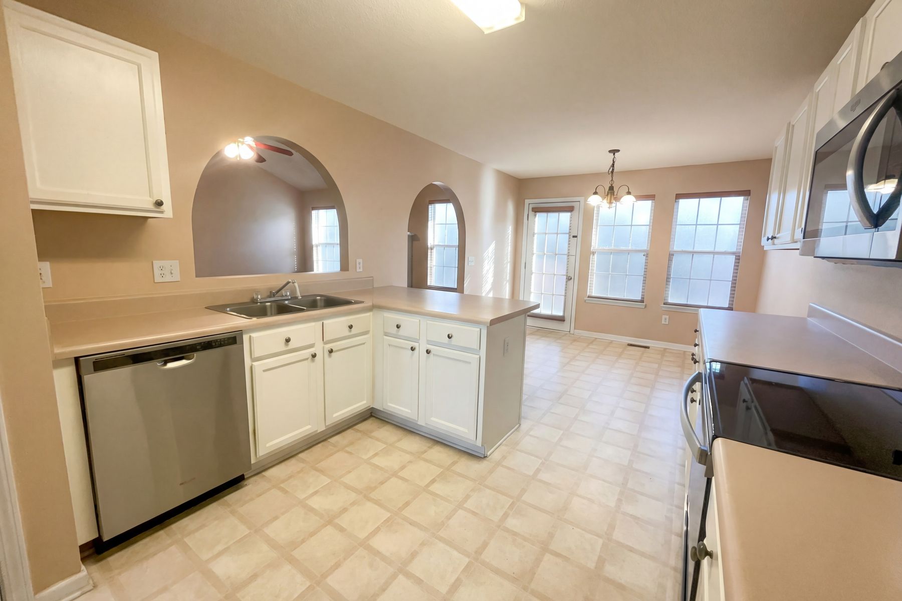 Photo 2 of 24 of 3062 Crest Ridge Cir SW, Marietta, GA