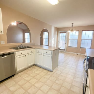 Property photo 2 of 3062 Crest Ridge Cir SW