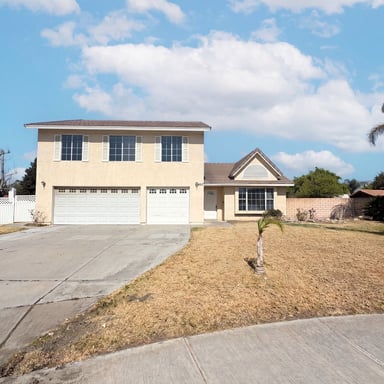 Property photo 1 of 922 W Craig St
