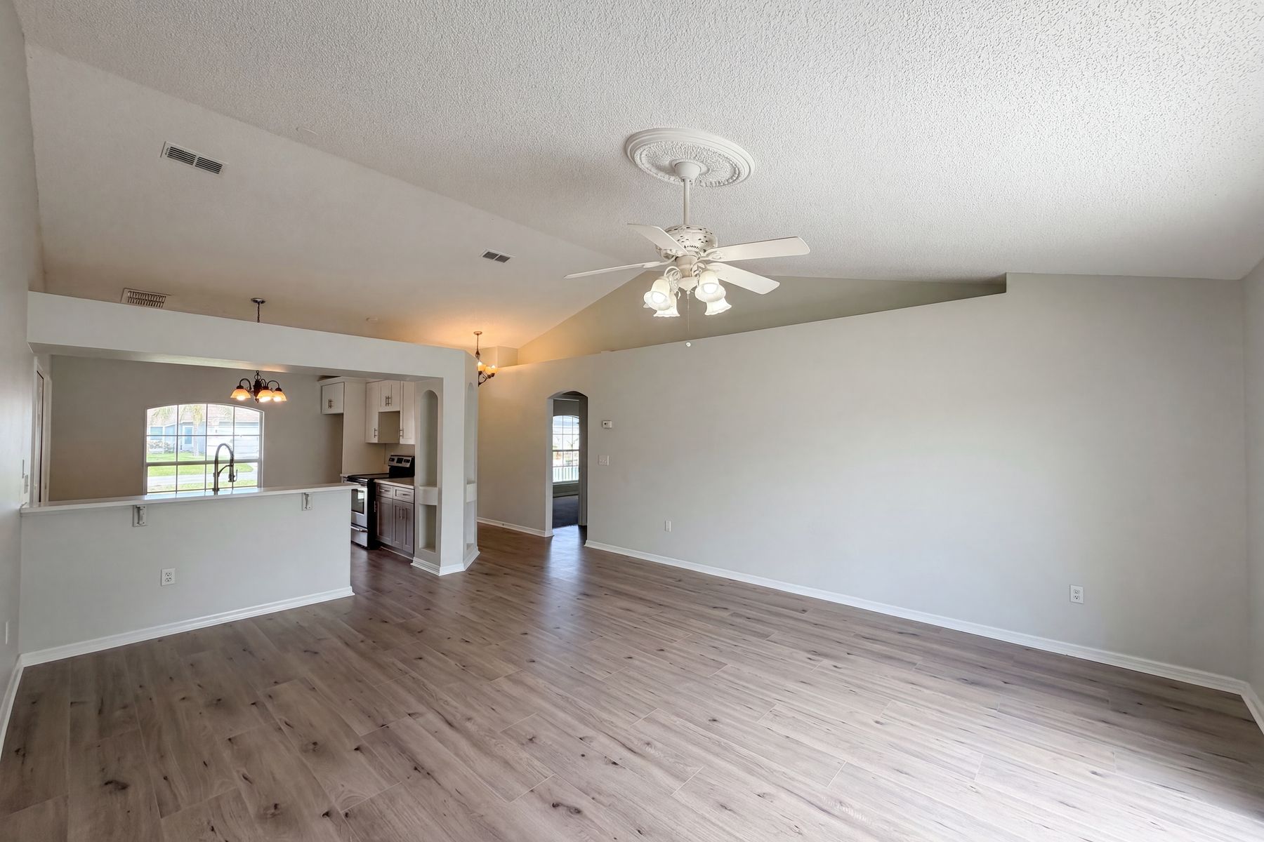Property photo 3 of 714 Dromedary Dr