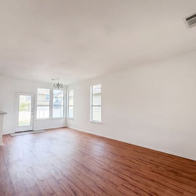 Property photo 3 of 10312 Franklin Dr