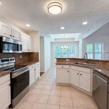 Property photo 2 of 335 Hunters Gln