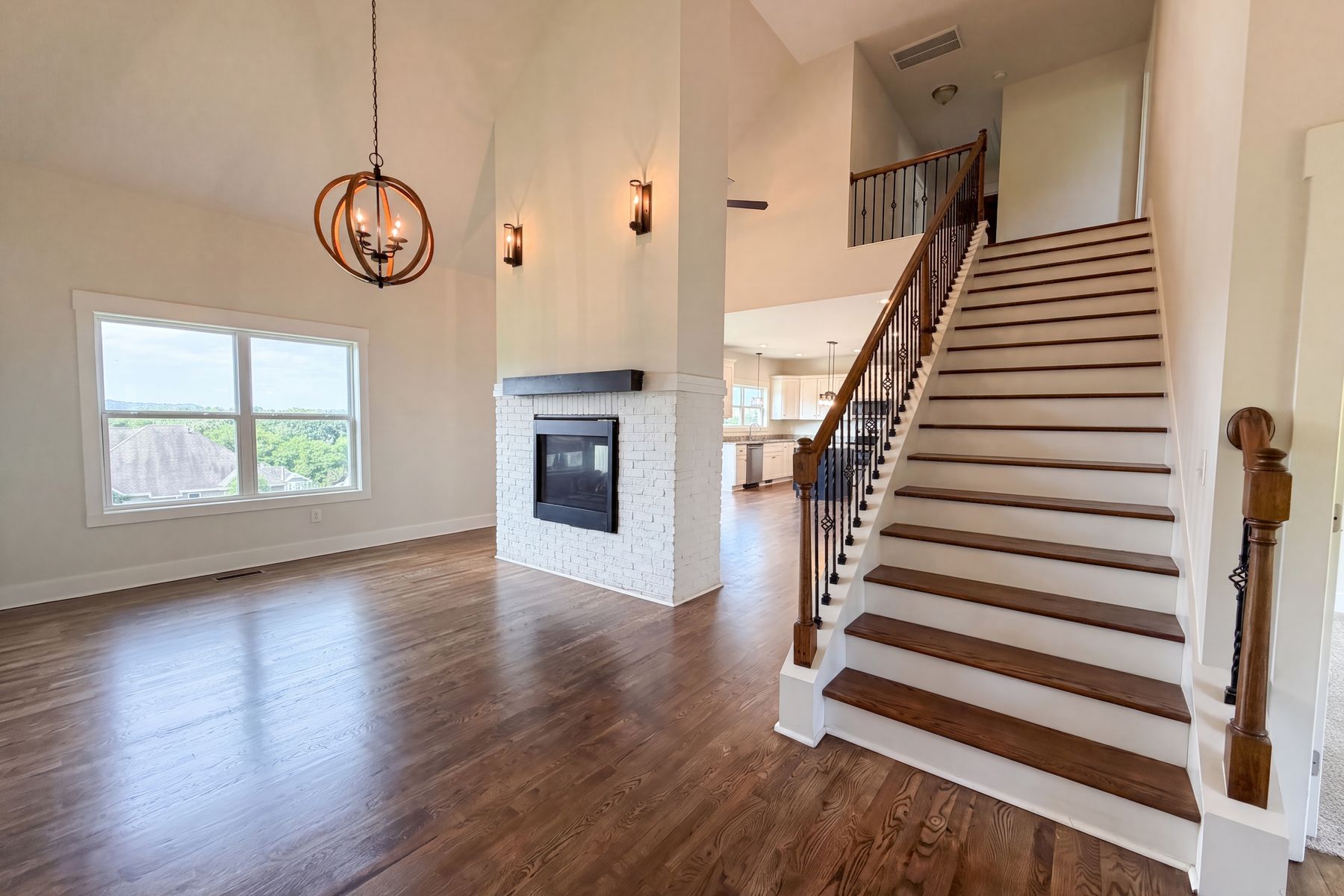 Property photo 3 of 1707 Aster Dr