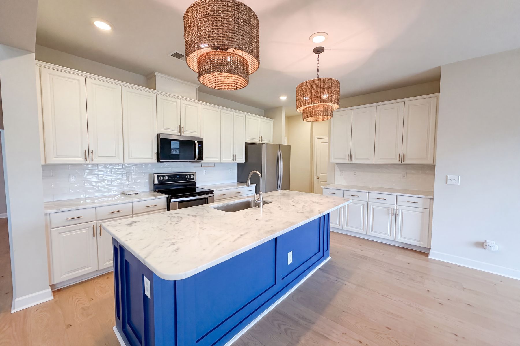 Photo 2 of 23 of 142 Lucca Dr, Summerville, SC