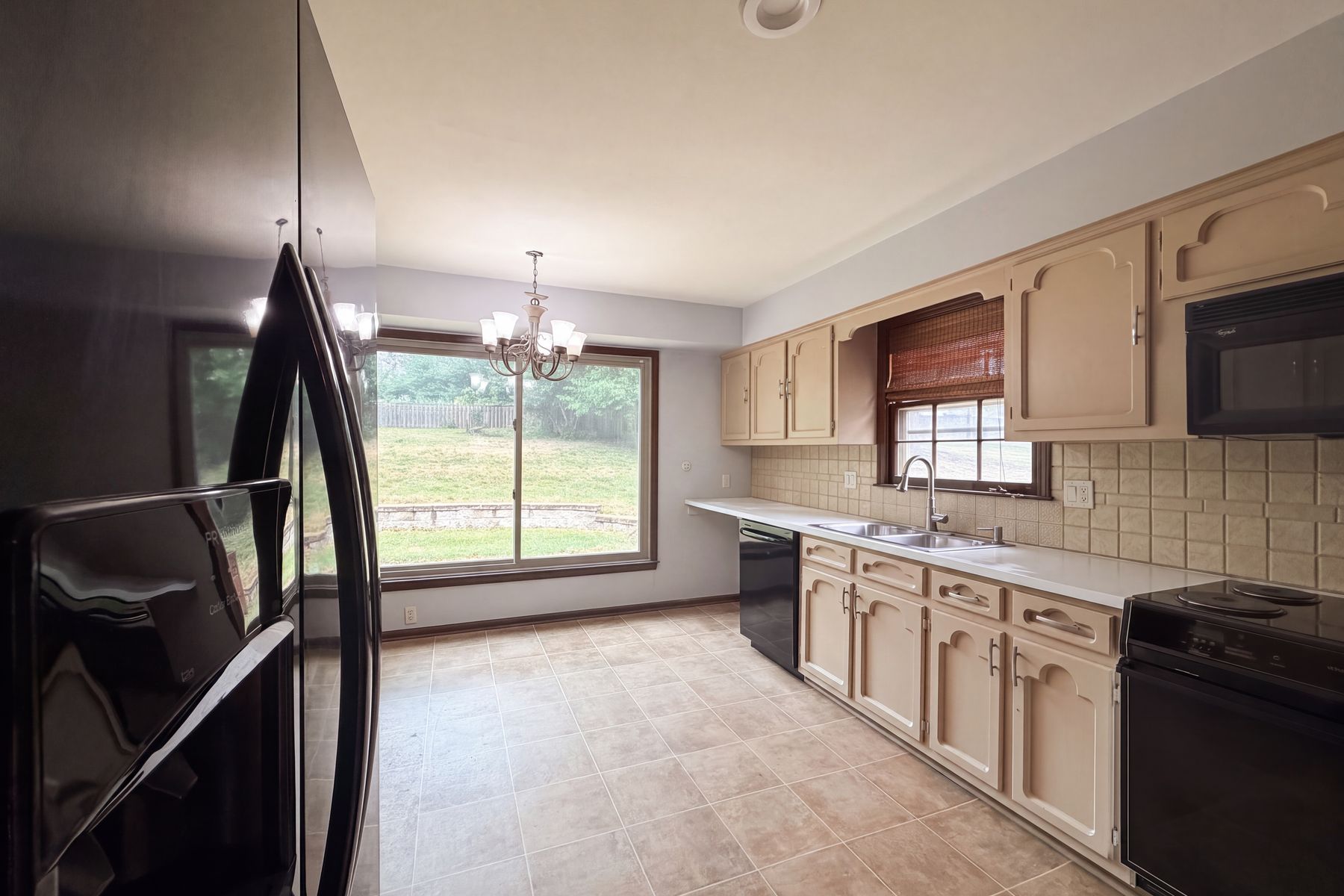Photo 2 of 27 of 6916 N Overland Dr, Kansas City, MO