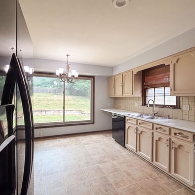 Property photo 2 of 6916 N Overland Dr