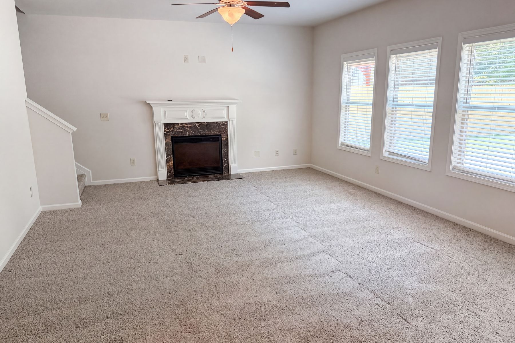 Property photo 3 of 821 Walnut Woods Dr