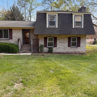 Property photo 1 of 121 Pelham Ln