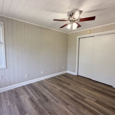 Property photo 3 of 1521 W River Shore Way