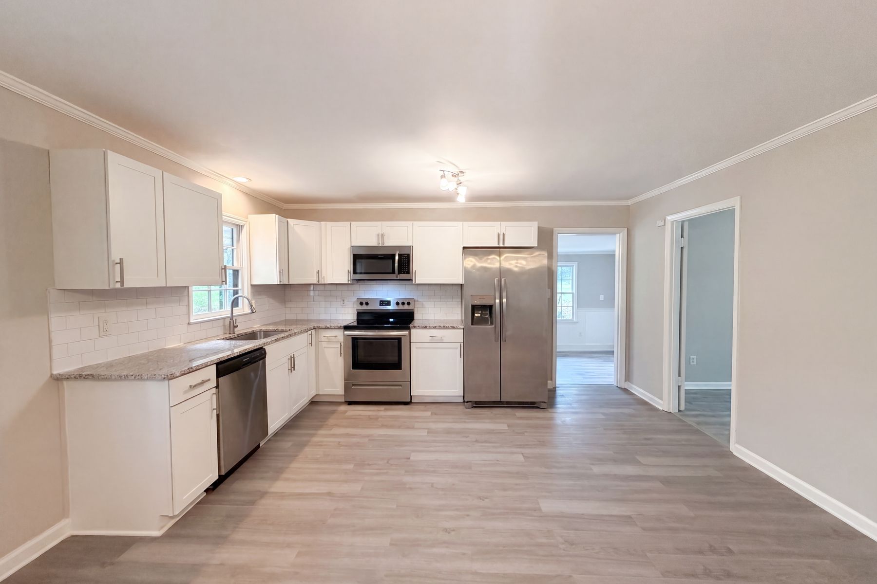 Photo 2 of 19 of 141 Greenbriar Dr, Matthews, NC